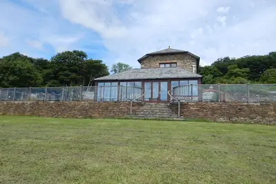 Image de Grange convertie sur une petite station rurale paisible avec une vue imprenable et pĂŞche