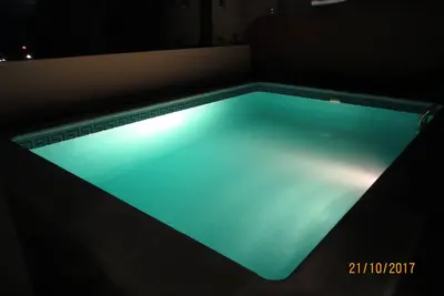Image de Nouvellement meublé, maison de ville, complexe résidentiel calme, spacieuse, piscine privée