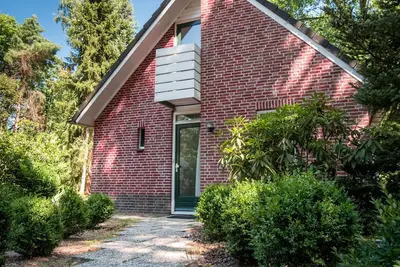 Image de Maison de luxe individuelle avec beaucoup d'intimité