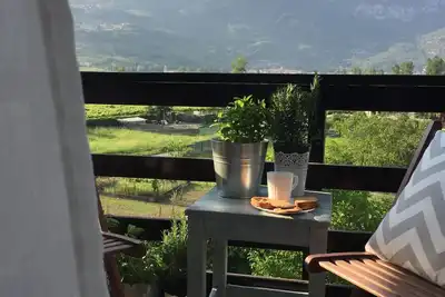 Image de Cet appartement comprend une chambre, un salon / cuisine avec balcon
