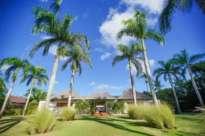 Image de Première villa tropicale moderne de Casa de Campo, à distance de marche de la plage!