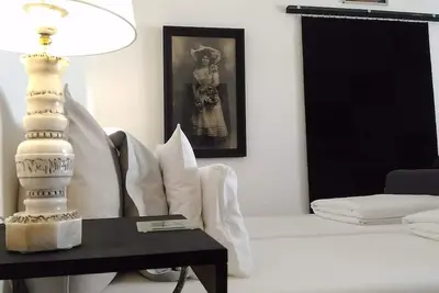 Image de suite élite, vieille ville, wifi rapide, chauffage central