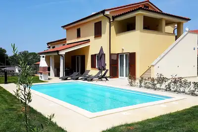 Image de Maison de vacances Villa Banjole 8 + 2 personnes avec piscine privée