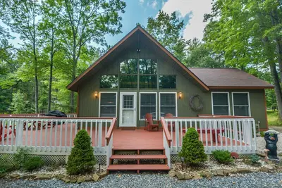 Image de Charmant chalet avec foyer extérieur et beaucoup d'équipements communautaires!
