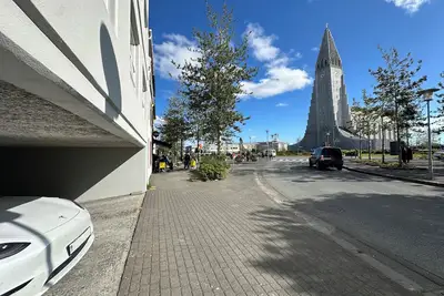 Image de Appartement moderne juste en face de Hallgrimskirkja