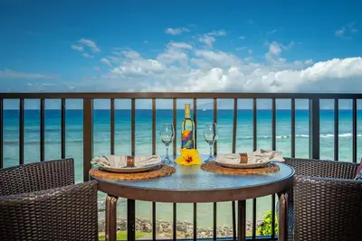 Unité de coin supérieure! Magnifique! Remodelage inspiré de Bali! Étapes vers la plage!