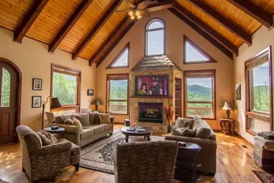 Image de Stoneledge Manor - Crique avec étang - Vue sur la montagne - Billard
