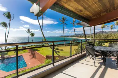 Image de Beachfront penthouse en bord de mer de trois chambres sur le côté est