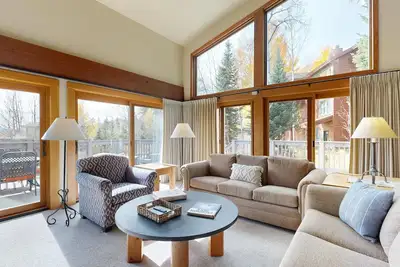 Image de 4. 5bd / 3ba Timber Ridge 1: 4. 5 maisons de ville Br / 3 Ba dans Teton Village, pour 10 personnes