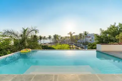 Image de Private Beachfront Villa Situé sur le terrain d'un hôtel 5 étoiles