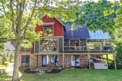 Image de Maison spacieuse de 4 chambres avec bord de lac phénoménal!
