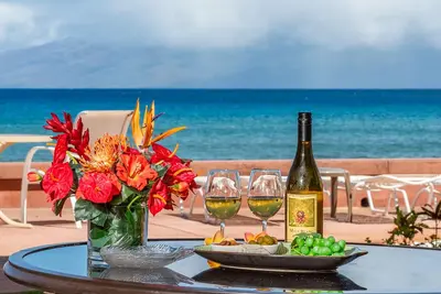Image de Makani Sands # 101 Corner 1brm condo en bord de mer Ă West Maui. .