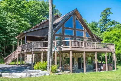Image de Marvelous 5 Chambre Log Chalet w \/ bain à remous dans la communauté privée!
