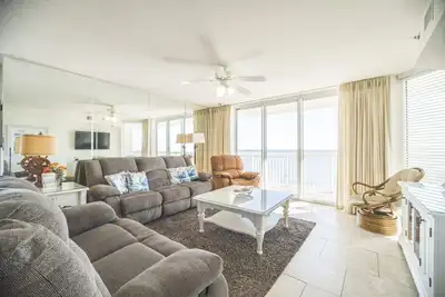 Image de Condo de luxe en bord de mer - cuisine complète, balcon privé, piscines intérieure / extérieure
