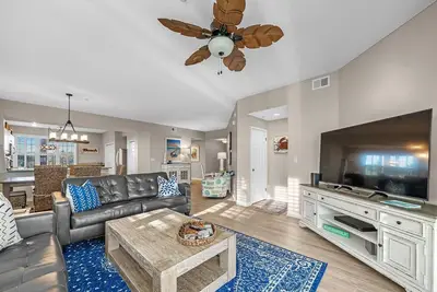 Image de 106e ~ Lumineux condo de coin 3br / 3ba avec vue sur le Golfe