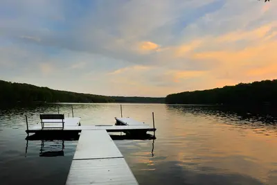 Image de Incroyable Lakefront w / Spacious Deck