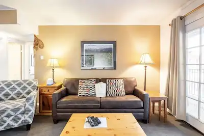 Image de Meilleur emplacement et valeur dans la ligne de bus du centre-ville de Breck! Alpenrose 2bed \/ 1bath