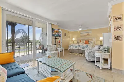 Image de Gulf View (Ocean) Condo - À quelques pas de la plage aux pieds nus près de Naples