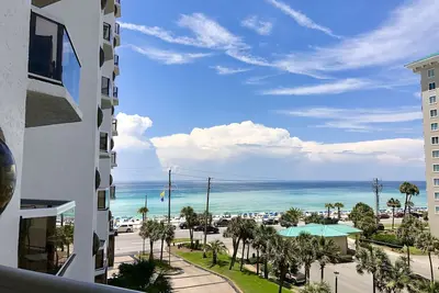 Image de Belle 3 Br! Immense balcon! Service de plage gratuit (en saison)!