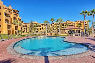Image de Superbe copropriété juste en face sur la plage E108