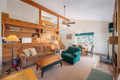 Image de 2. 5bd \/ 2ba Elderberry 4021: 2. 5 condominiums Br \/ 2 Ba à Wilson, 6 couchages