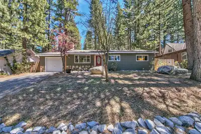Image de La maison Peace of Heaven a été affectueusement aménagée en une retraite paisible à Tahoe