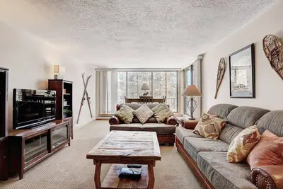 Image de Charmant et mis à jour 2 chambres avec finitions haut de gamme!