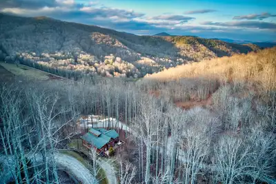 Image de Falling Waters - Hot Tub, Pet Friendly, à 5 minutes du magasin général Mast!