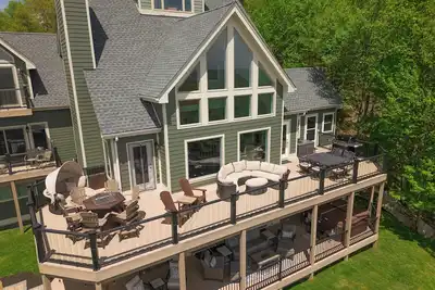 Image de Vues incroyables sur le lac et décor haut de gamme au cœur de Deep Creek