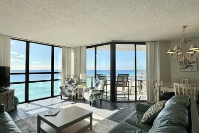 Image de Vente Énorme $ 199 / N 4 / 22-5 / 3! Piscine Chauffée Gratuite Srvc Beach! Ocean Front!