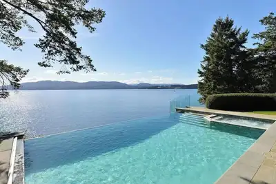Image de Incroyable 6 chambres 6 salles de bain Oceanfront Lodge avec Infinity Edge Pool