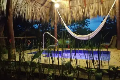 Image de 2 km de la ville entièrement équipé 2b \/ 2b avec jacuzzi extérieur et piscine partagée