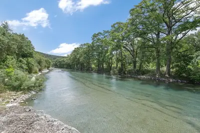 Image de Aller directement à la rivière à ce 3/2. 5 à droite sur River Road!