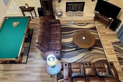 Image de Maison spacieuse avec 185 'de bord de lac sur 2. 5 acres de Hill Country Paradise! !