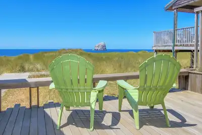 Image de Moderne, cabine en bord de mer w / vue sur l'océan et accès à la plage à proximité!