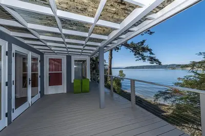 Image de «Le nid» magnifique front de mer 3br La Conner Home