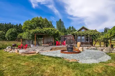 Image de Romantique chalet lune de miel avec l'eau Vues & Hot Tub. Small Dog Friendly!