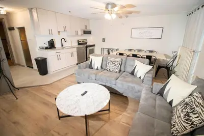 Image de Ml245 Pour la famille! -Sleeps 10- 3br \/ 3ba Wi-Fi Village Parking!