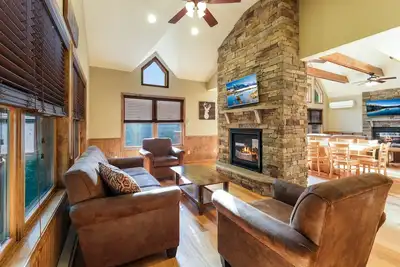 Image de \"Aspen\" Nouveau sur Skye Dr. , Sonorisation, Cheminées Jumelles, Porche Couvert
