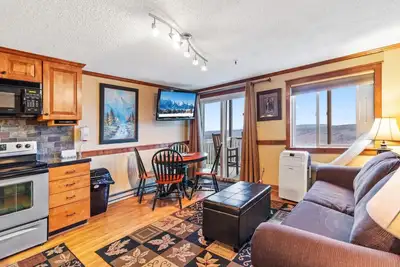 Image de Ml278 Beau parking 2br \/ 2ba WiFi- à c��t�� du village avec vue sur le lac!