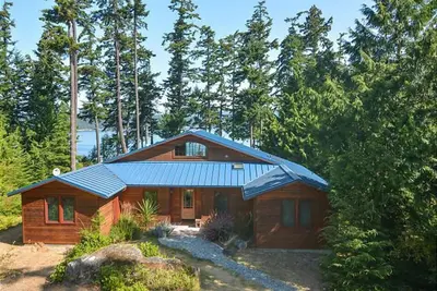 Image de Darling New Waterfront Home sur Lopez Surplombant Upright Beach!