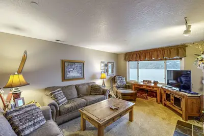 Image de Condo au bord du lac avec une vue fantastique Coeur d'Alene & piscine!