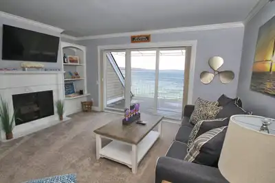 Image de Condo 1br en bord de mer sur le magnifique lac Charlevoix Ă Boyne City!