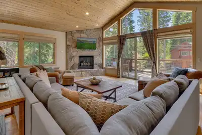 Image de Juste Grand: 5 Br \/ 4 Ba n \/ a Ă Homewood, pour 10 personnes
