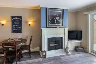 Image de Condo 1br en bord de mer sur le magnifique lac Charlevoix Ă Boyne City!