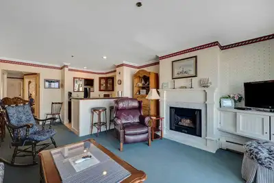 Image de Condo 1br en bord de mer sur le magnifique lac Charlevoix Ă Boyne City!