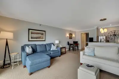 Image de Condo 1br en bord de mer sur le magnifique lac Charlevoix Ă Boyne City!