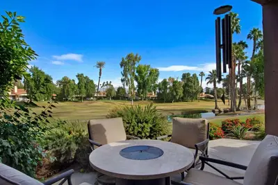 Image de Lumineux et beau condo rénové à Monterey Cc! Grand patio w \/ barbecue au gaz, Master w \/ lit king et Wifi