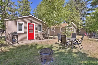 Image de Charmant Suttons Bay Cottage w / front de mer partagé!