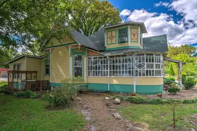 Image de Maison Russellville avec jardin - 9 minutes Ă pied de la rue Main!